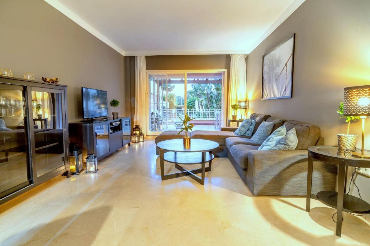 Apartment Stunning Modern Jardines De Santa Maria Golf, Elviria,