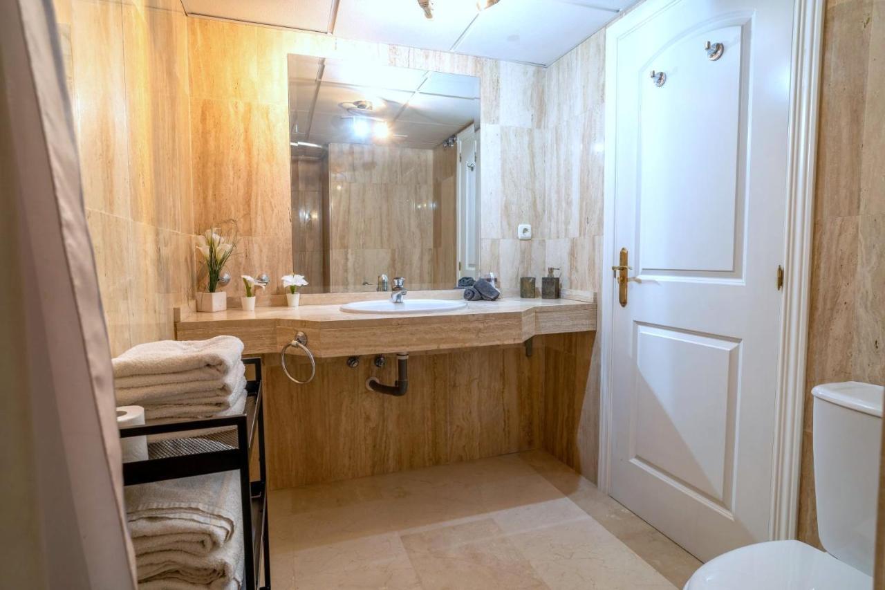 Stunning Modern Jardines De Santa Maria Golf, Elviria, Apartment