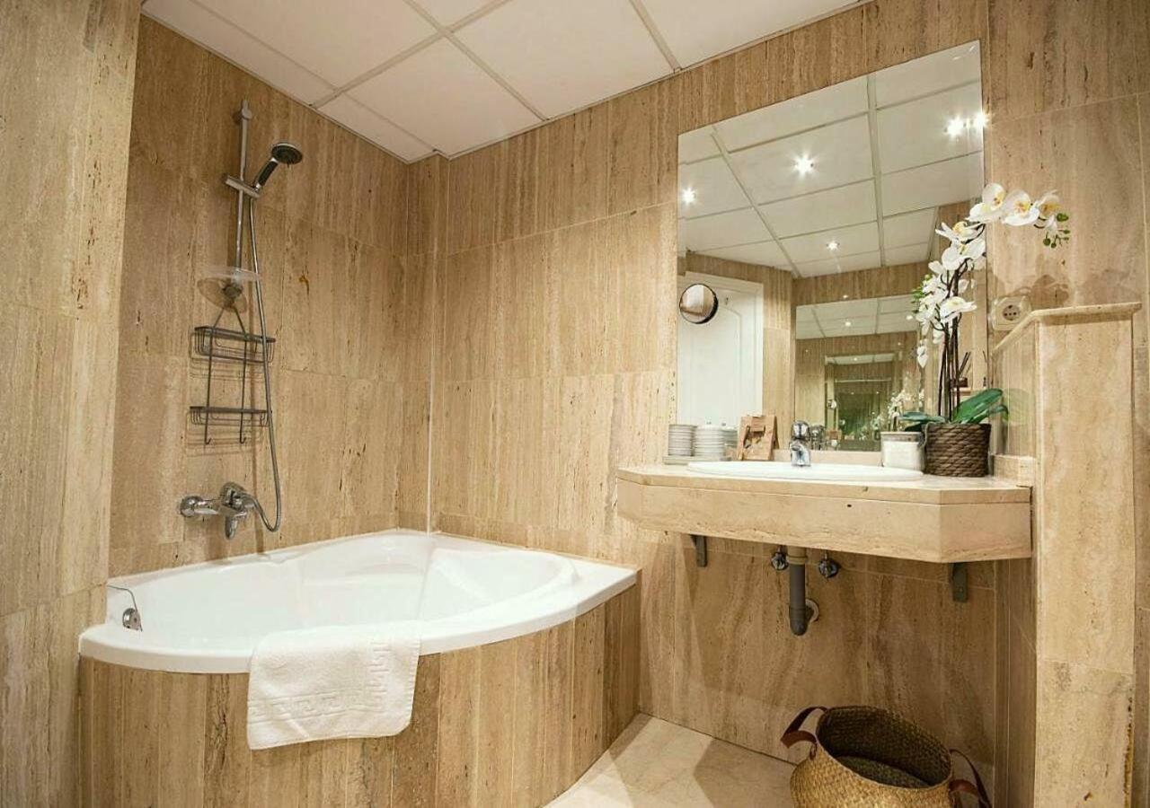 Apartment Stunning Modern Jardines De Santa Maria Golf, Elviria, Marbella