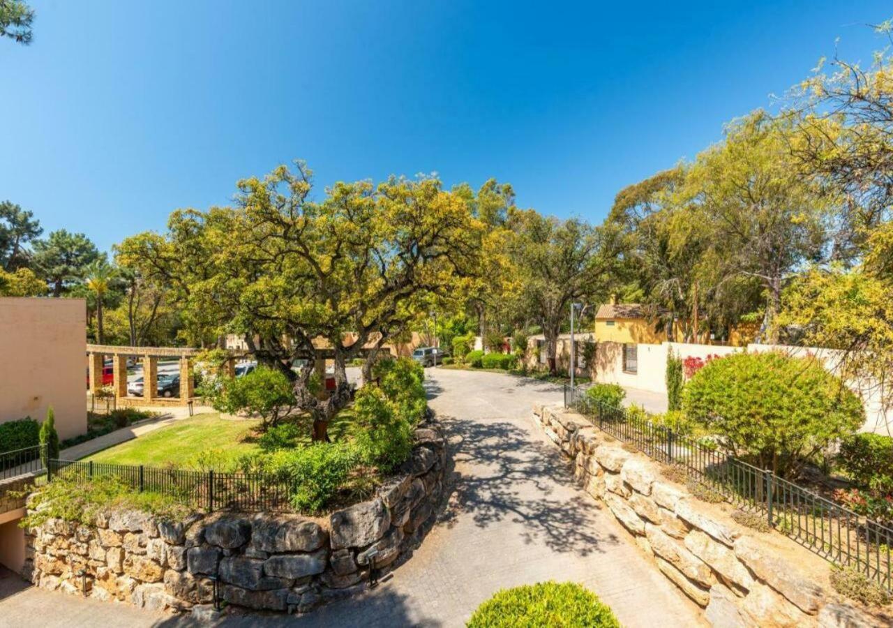Stunning Modern Jardines De Santa Maria Golf, Elviria, Apartment