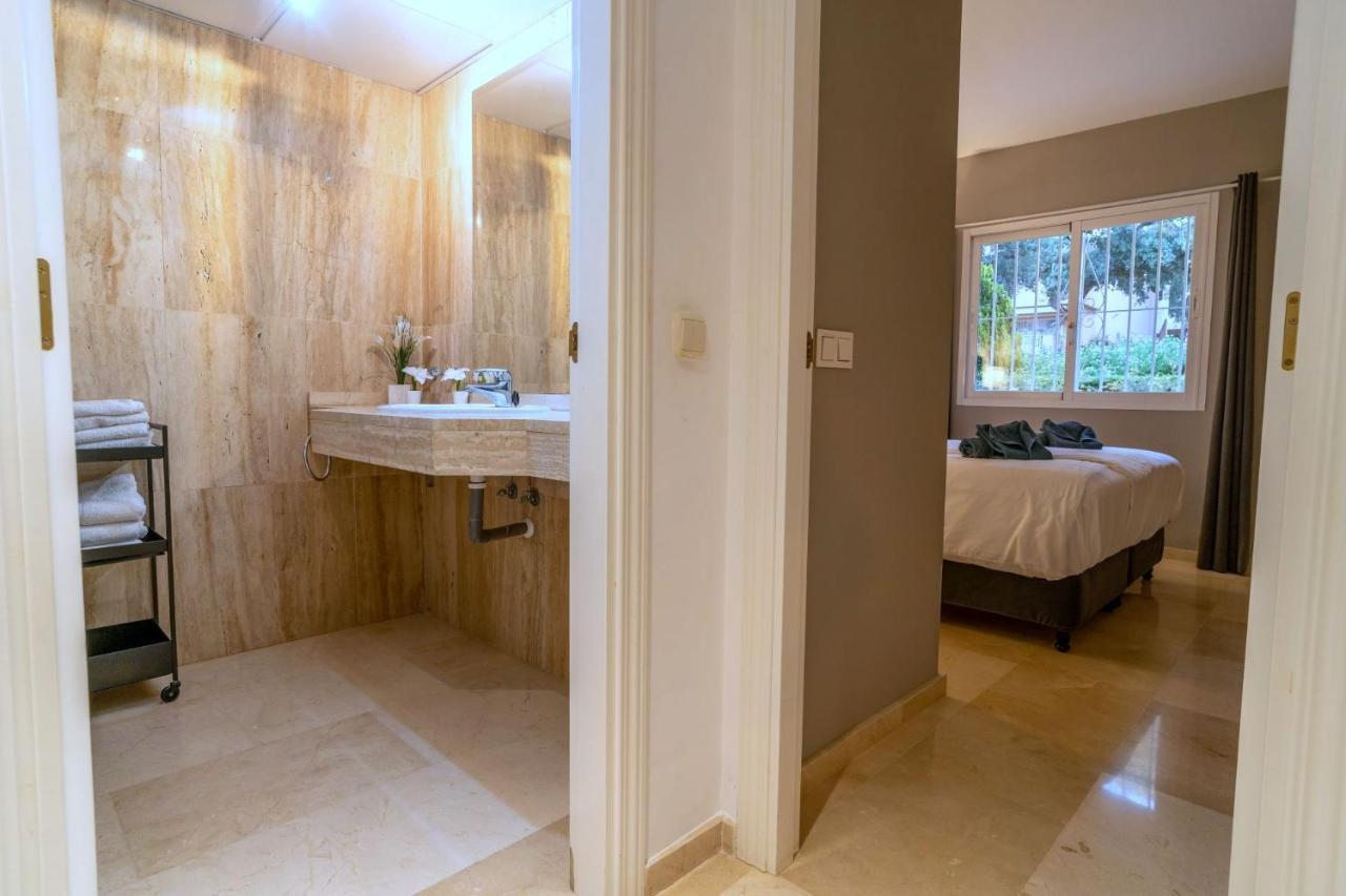 Stunning Modern Jardines De Santa Maria Golf, Elviria, Apartment